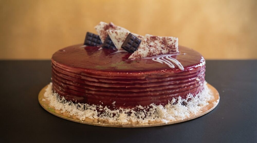 Berry glaze cake